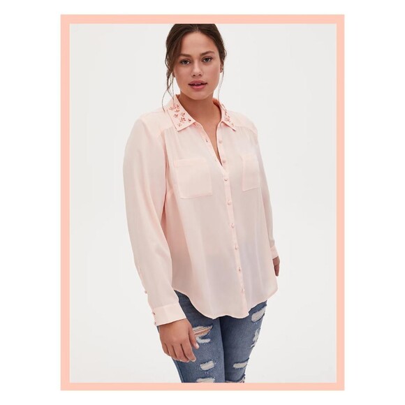 NWT Torrid 00 Madison Pale Pink Georgette Embellished Collar Button Front Blouse - Picture 1 of 8